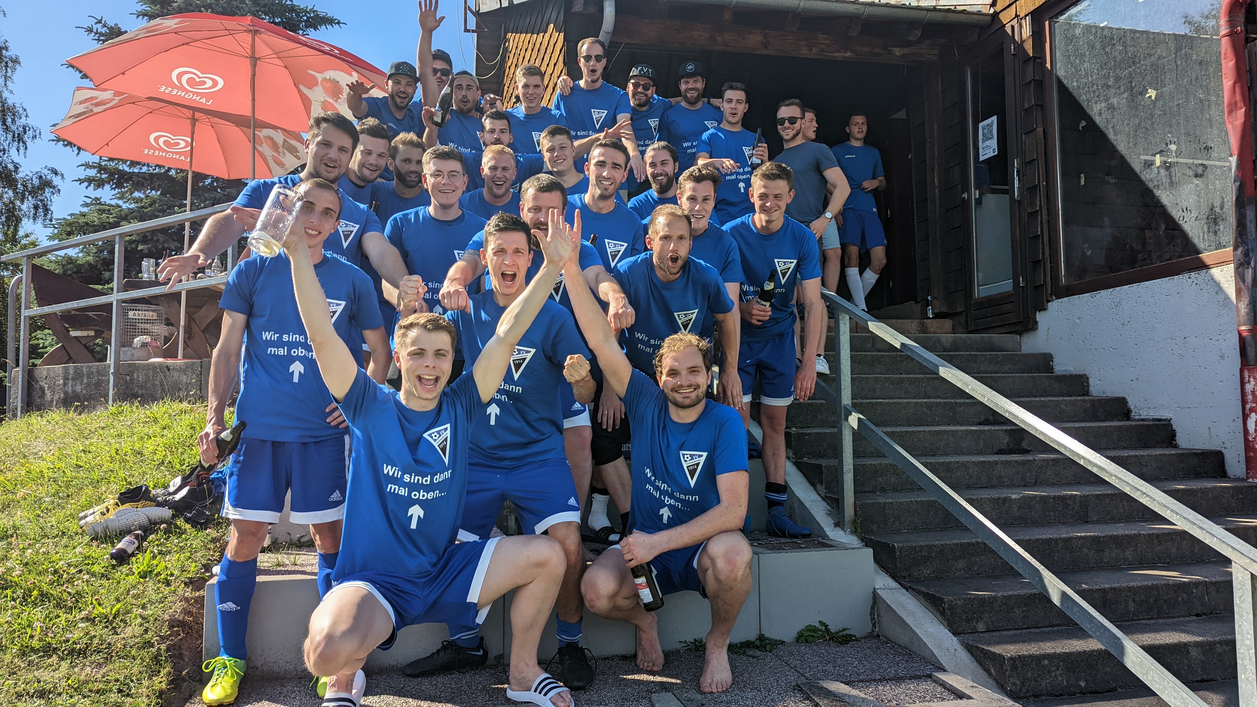 Rundenabschluss - FV Tennenbronn 2 gewinnt Meisterschaft Rundenabschluss - FV Tennenbronn 2 gewinnt Meisterschaft